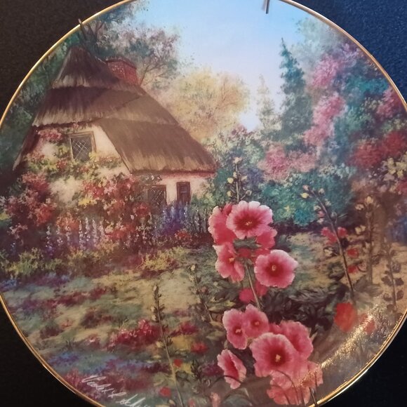 Franklin Mint Heirloom Hollyhock Cottage Wall plate - Picture 1 of 2
